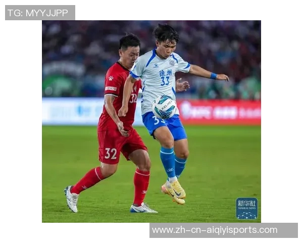 足球比赛中场上有多少人参与以及替补席的球员数量分析 足球比赛中场上有多少人参与以及替补席的球员数量分析